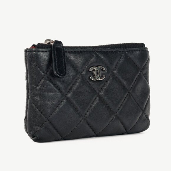 Chanel Black Lambskin Quilted Leather CC Key Holder - Picture 2 of 11